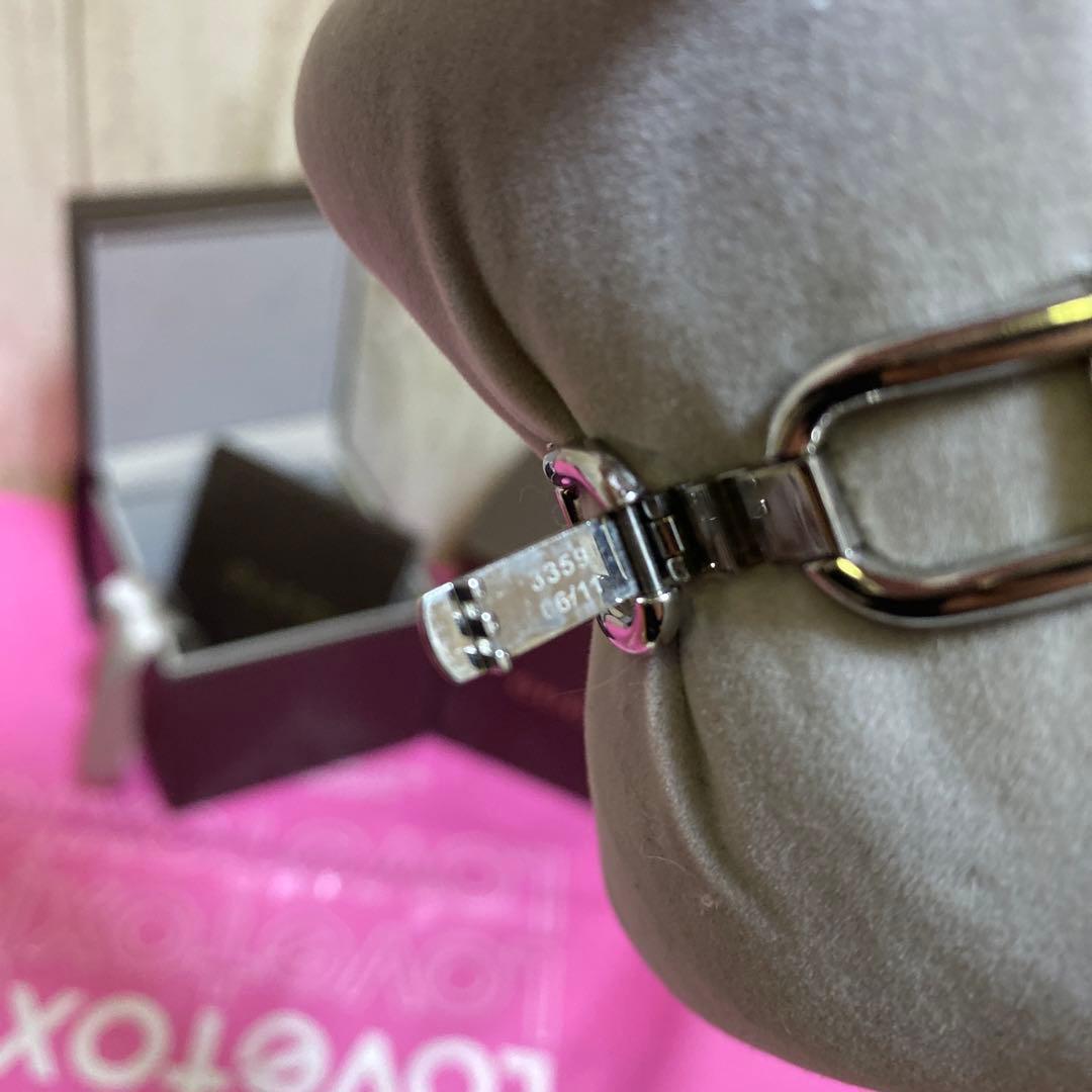 GUCCI 腕時計 1500L レディース シェル バングル シルバー 小傷あり