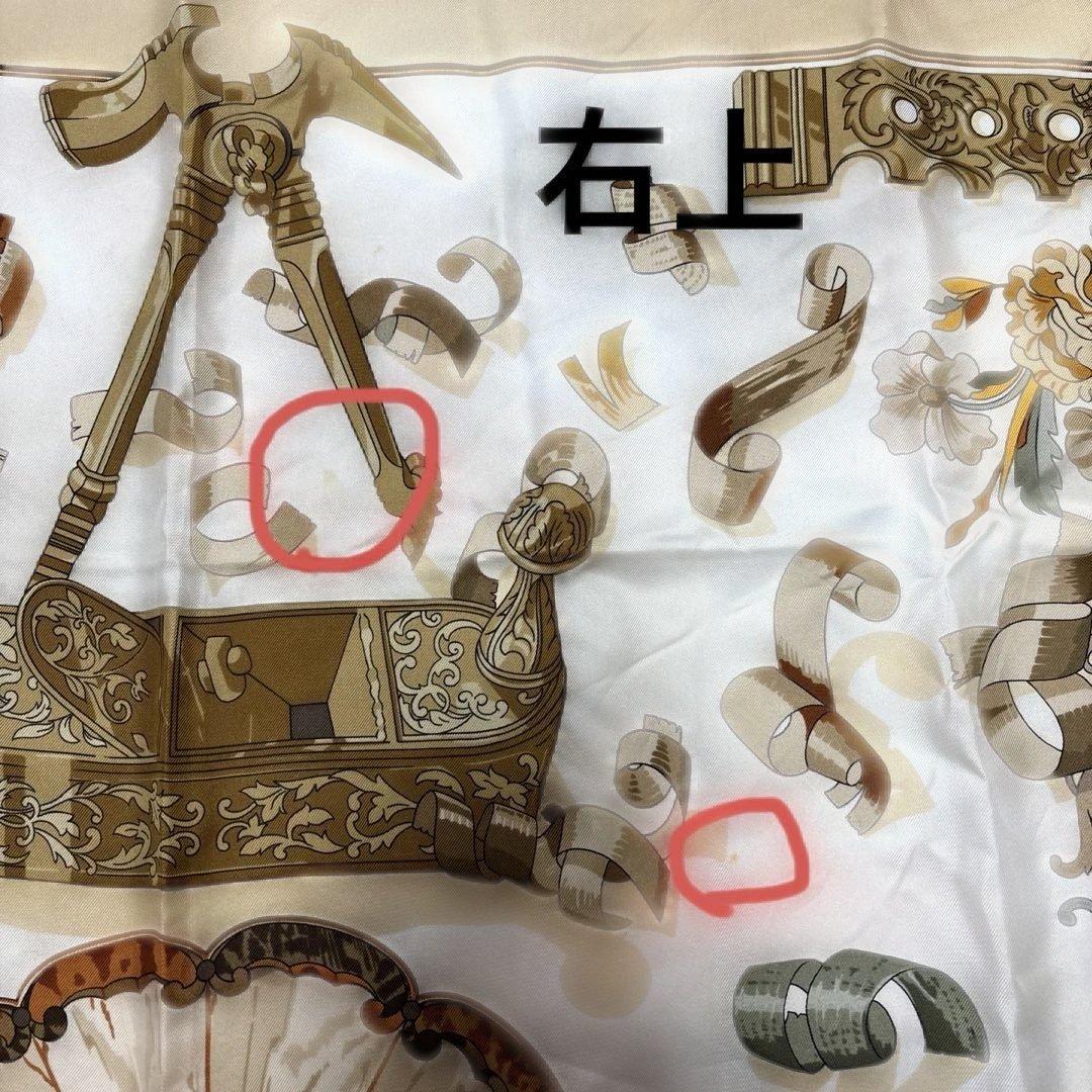 HERMÈS エルメス　シルクスカーフ 装飾的デザイン