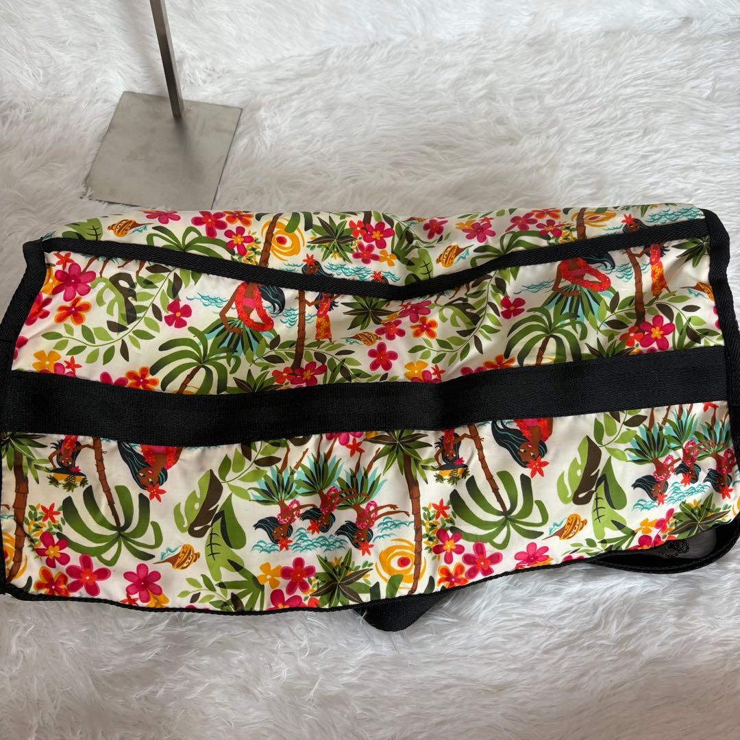 LeSportsac ハワイ限定モデル　フラダンス　 鍵付き　大容量　ポーチ付き