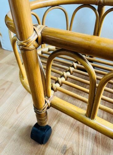 J【中古品】ラタン 籐 キャスター付ラック 2段　移動もラクラクです。