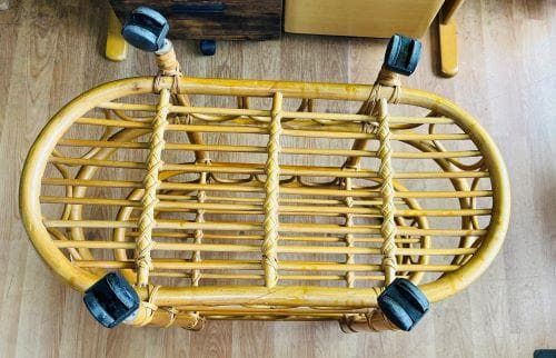 J【中古品】ラタン 籐 キャスター付ラック 2段　移動もラクラクです。