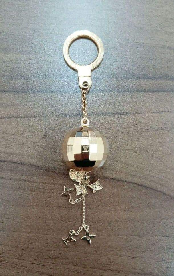 美品　ルイヴィトン　ゴールドディスコボールキーホルダー　小物