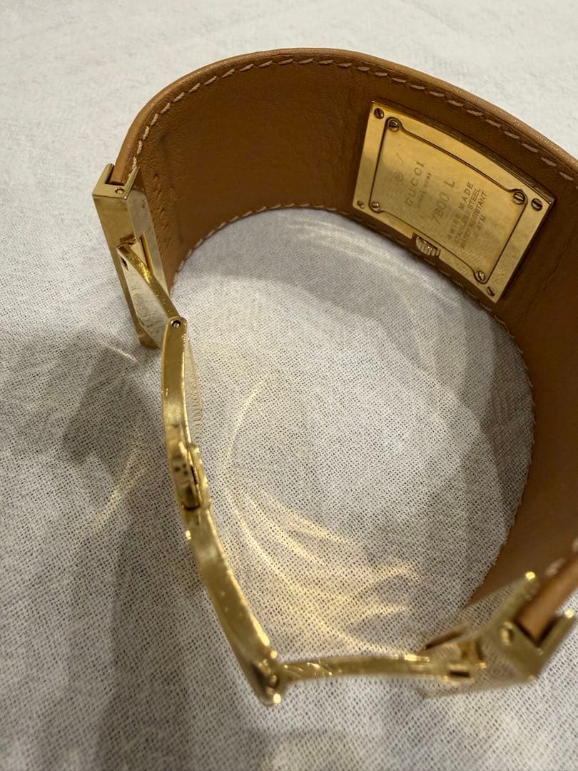 GUCCI 腕時計 ベージュレザー