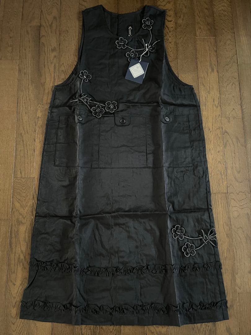 新品タグ付☆L'assiette ラシェット☆お花モチーフが可愛いエプロン　黒