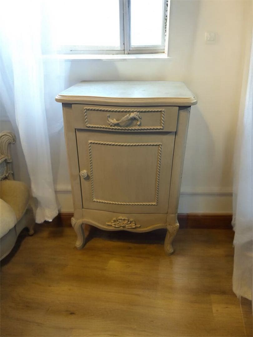 アンティーク調サイドテーブル