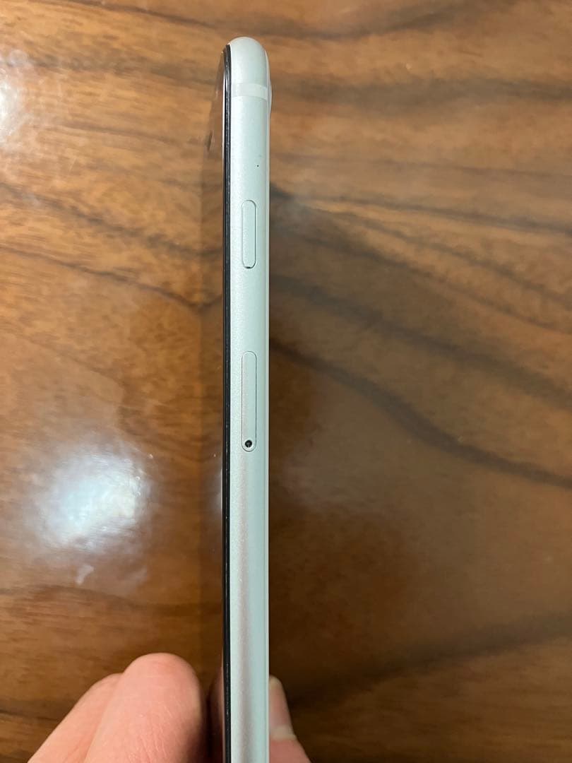 iPhone SE (第2世代) 128GB ホワイト