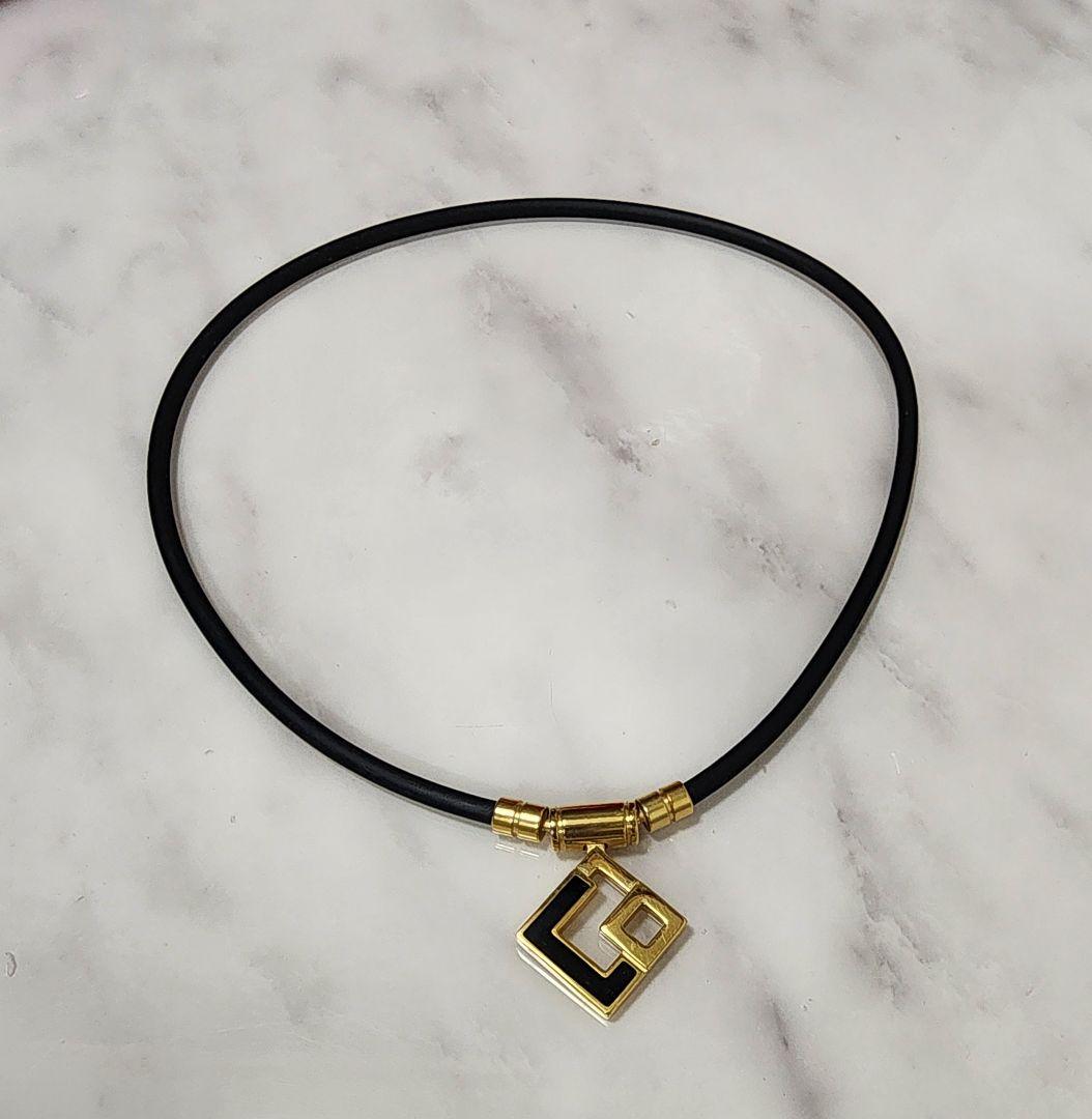 幾何学デザイン ネックレス ブラック/ゴールド