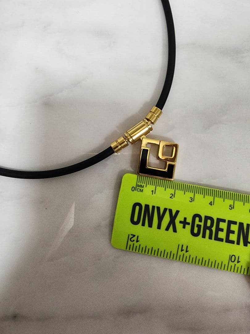 幾何学デザイン ネックレス ブラック/ゴールド