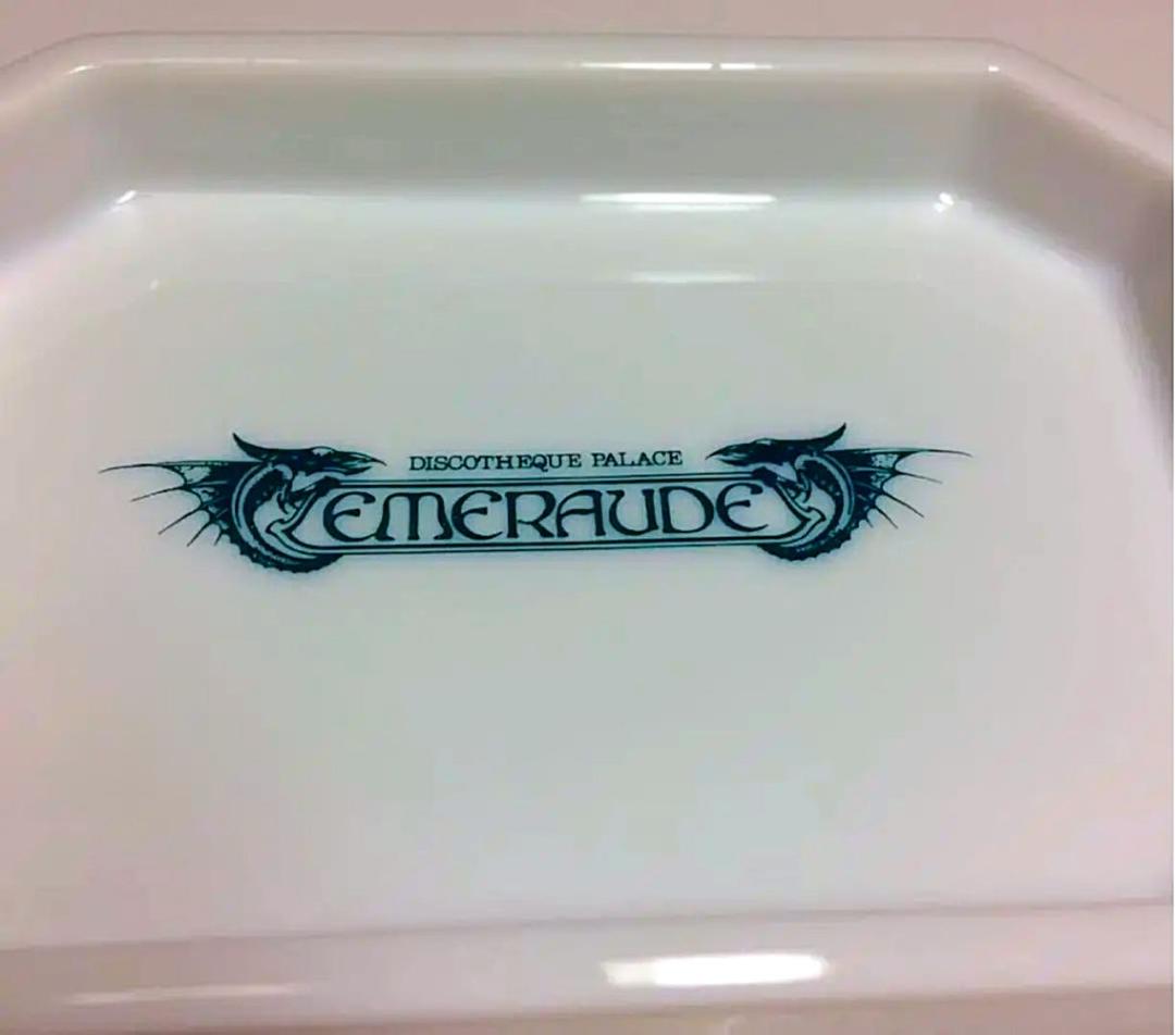 大阪 心斎橋筋 ≪EMERAUDE≫ 灰皿