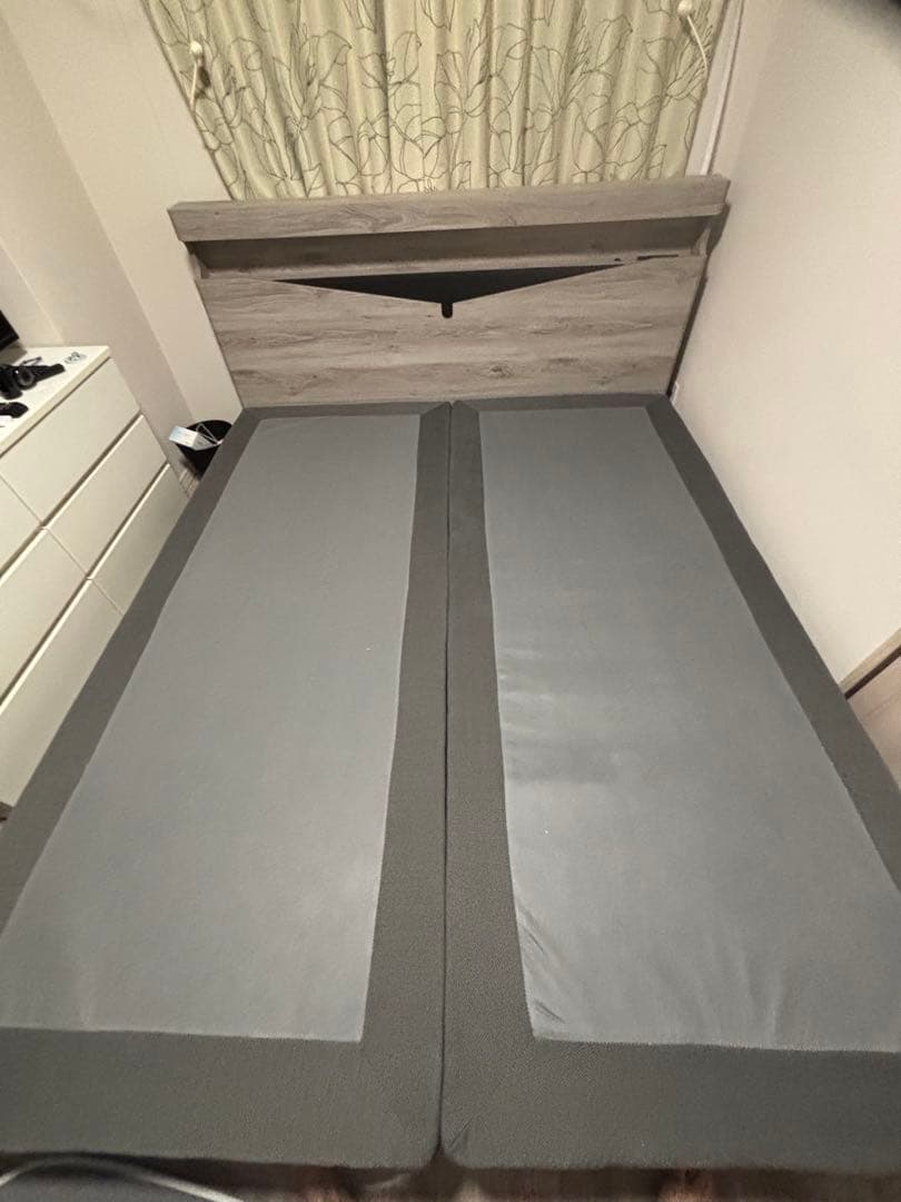 クイーン ベッドフレーム　マットレス