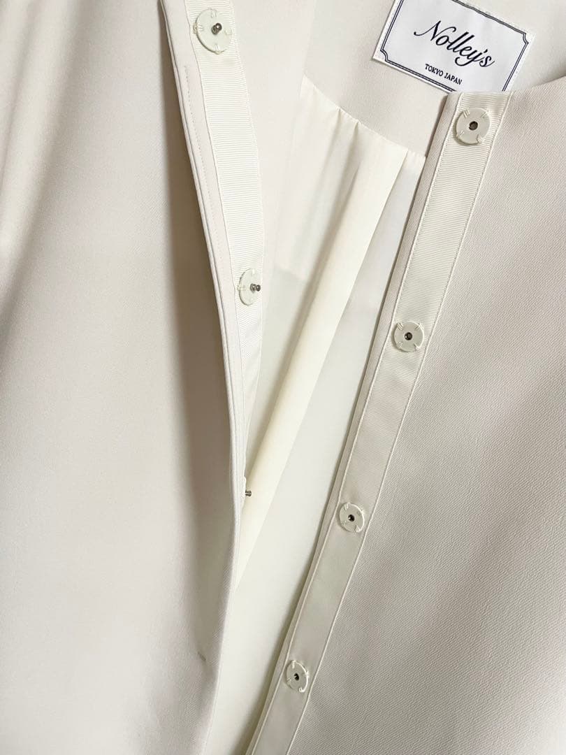 【新品】ノーリーズ 軽量 トリプルクロス サテン切替 ノーカラーコート 着映え白