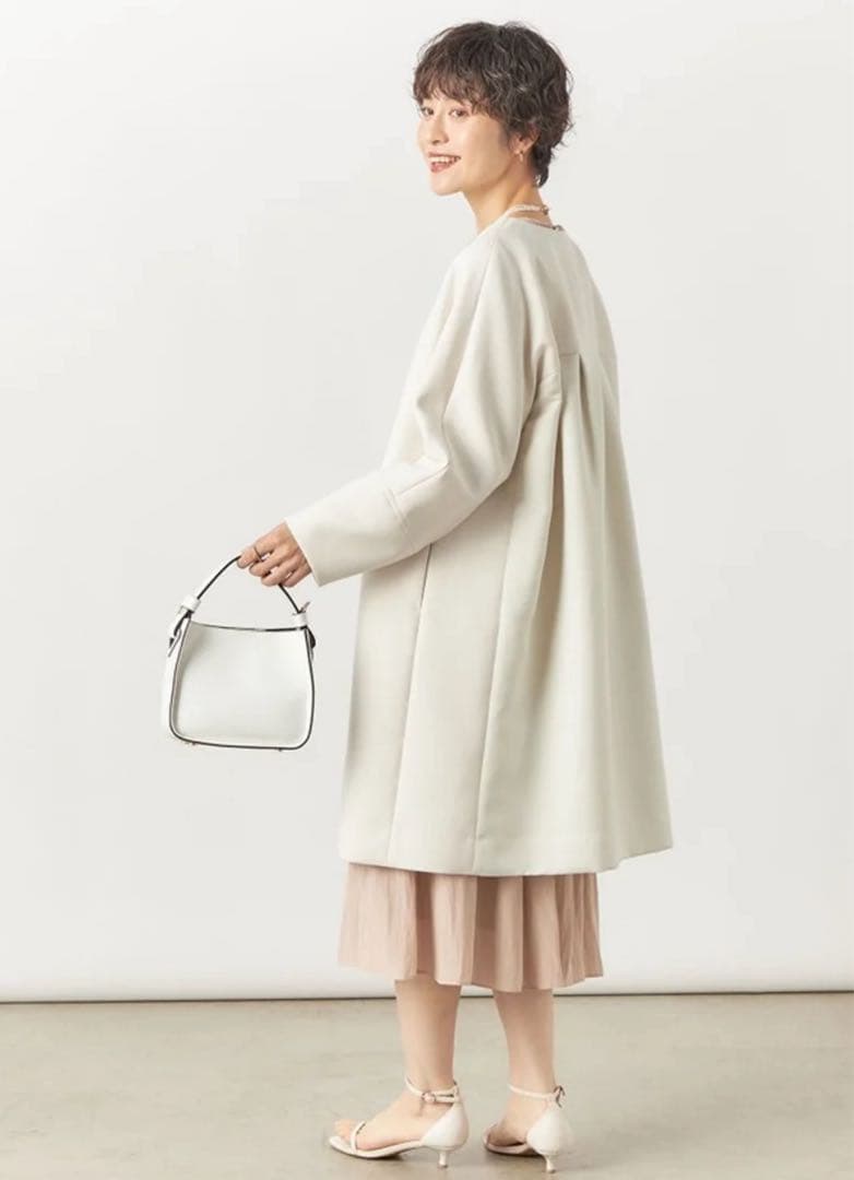 【新品】ノーリーズ 軽量 トリプルクロス サテン切替 ノーカラーコート 着映え白