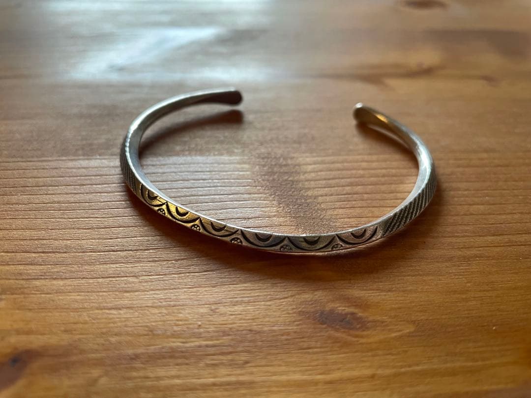 トゥアレグシルバー バングル　波模様