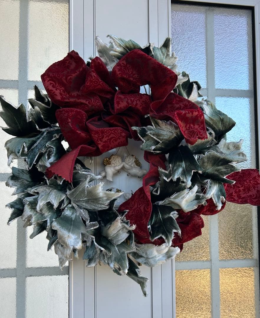 柊の葉っぱリース　ハンドメイド　アートフラワー　赤リボン付き