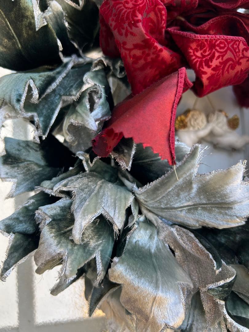 柊の葉っぱリース　ハンドメイド　アートフラワー　赤リボン付き