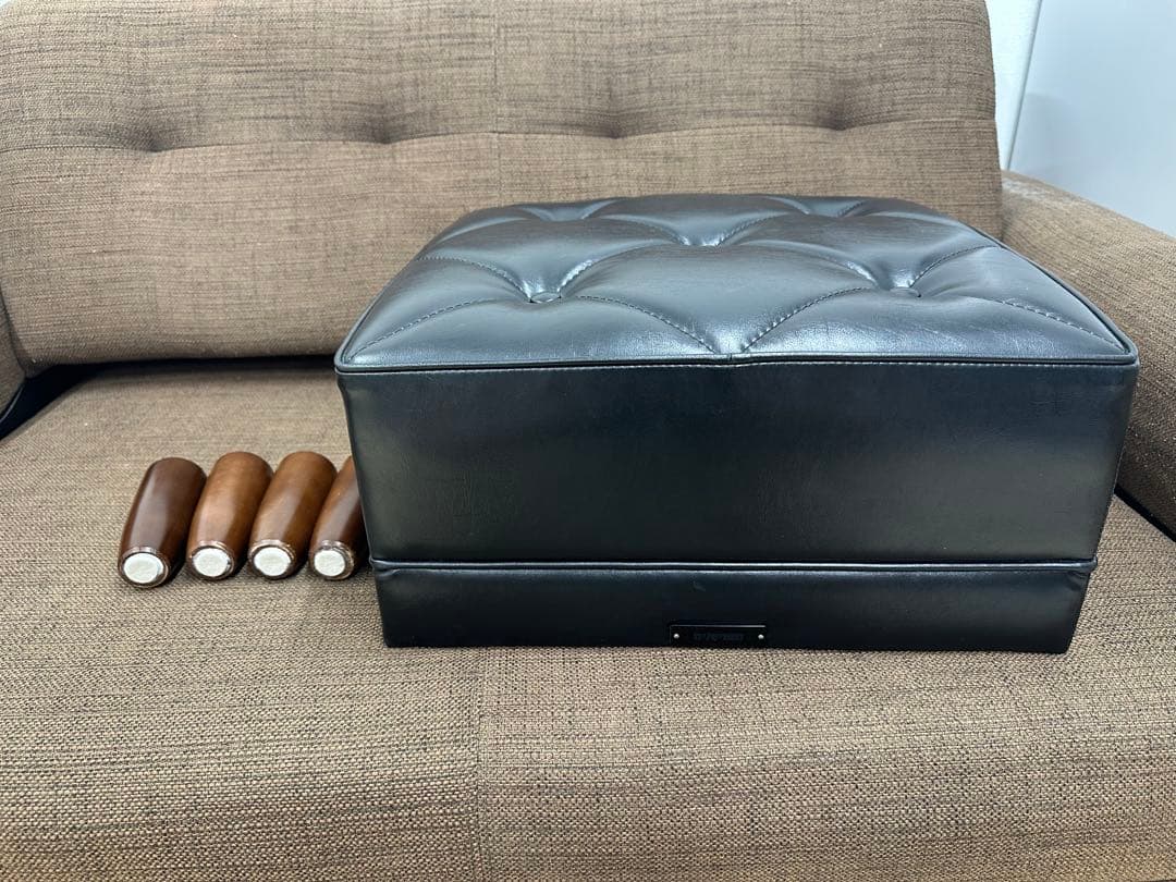 ④ 【美品】カリモク60 オットマン ブラック　レザー②