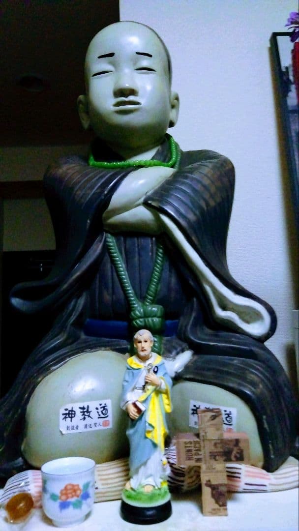 入手困難.ペテロの置物．高さ15センチ位．十字架付きます