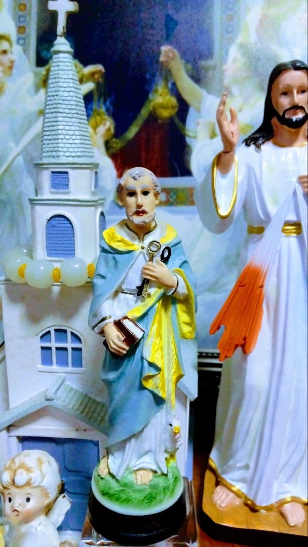 入手困難.ペテロの置物．高さ15センチ位．十字架付きます