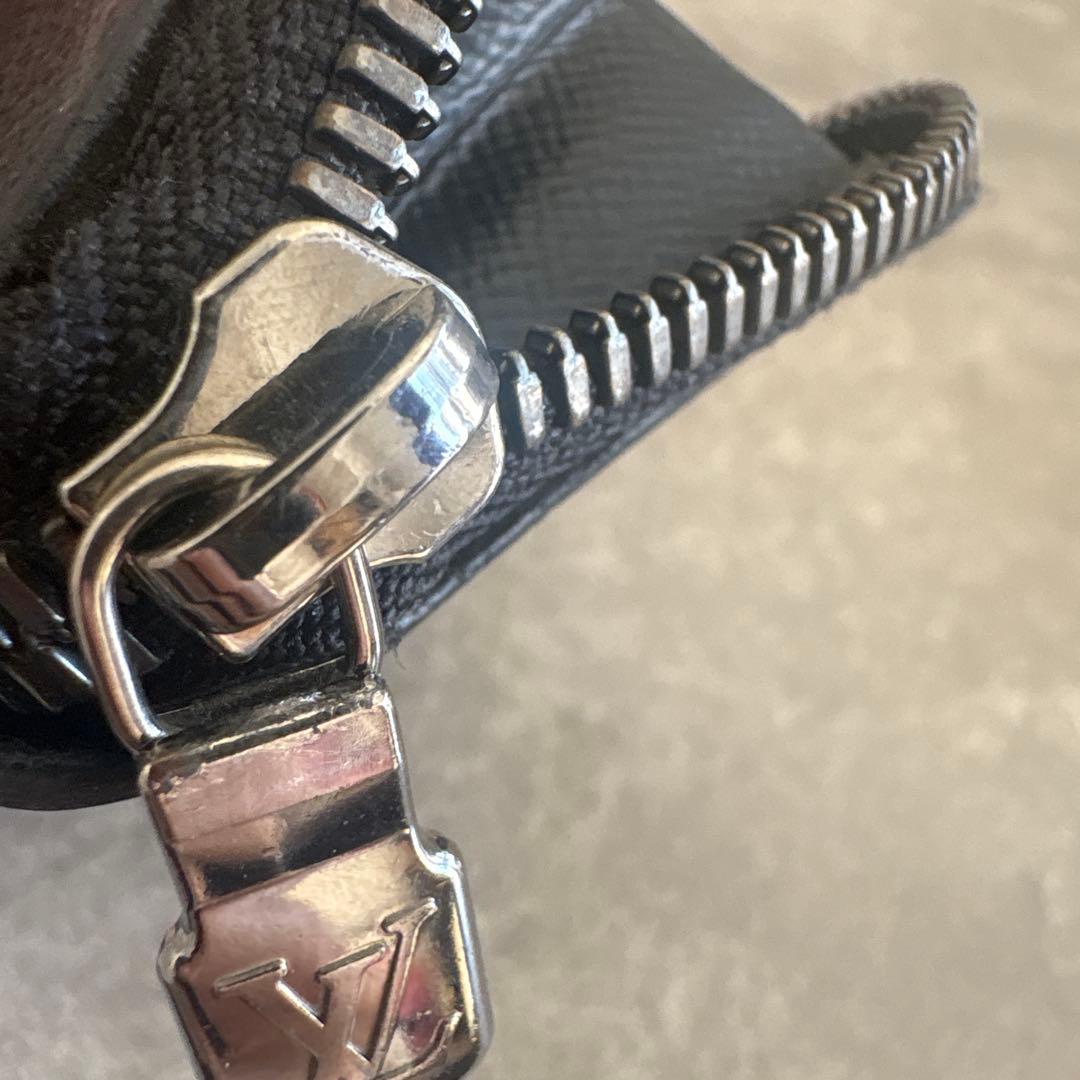 でし‼️Louis Vuitton ブラック ケース