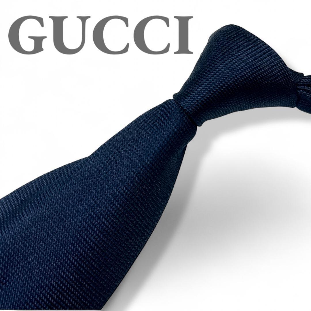GUCCI ネクタイ ネイビー ロゴ入り シルク 高級感 スーツ映え ソリッド