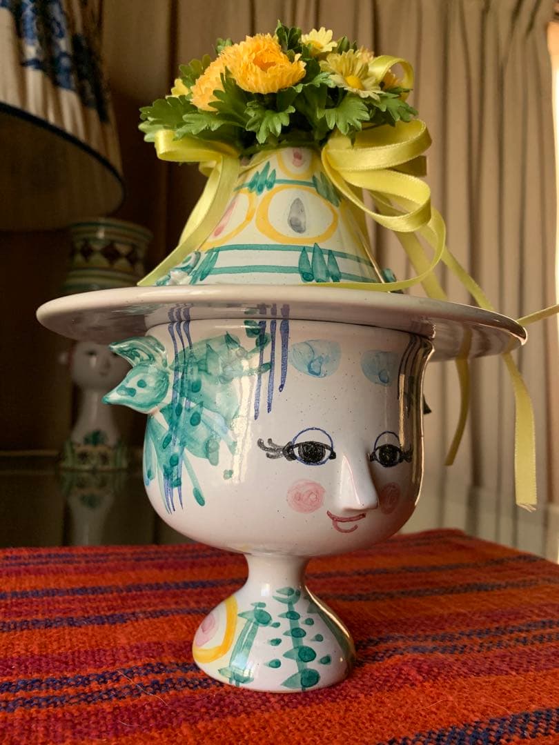 ビヨンヴィンブラッド　ビンテージ1972年帽子を被った可愛い女の子１箇所修復有り