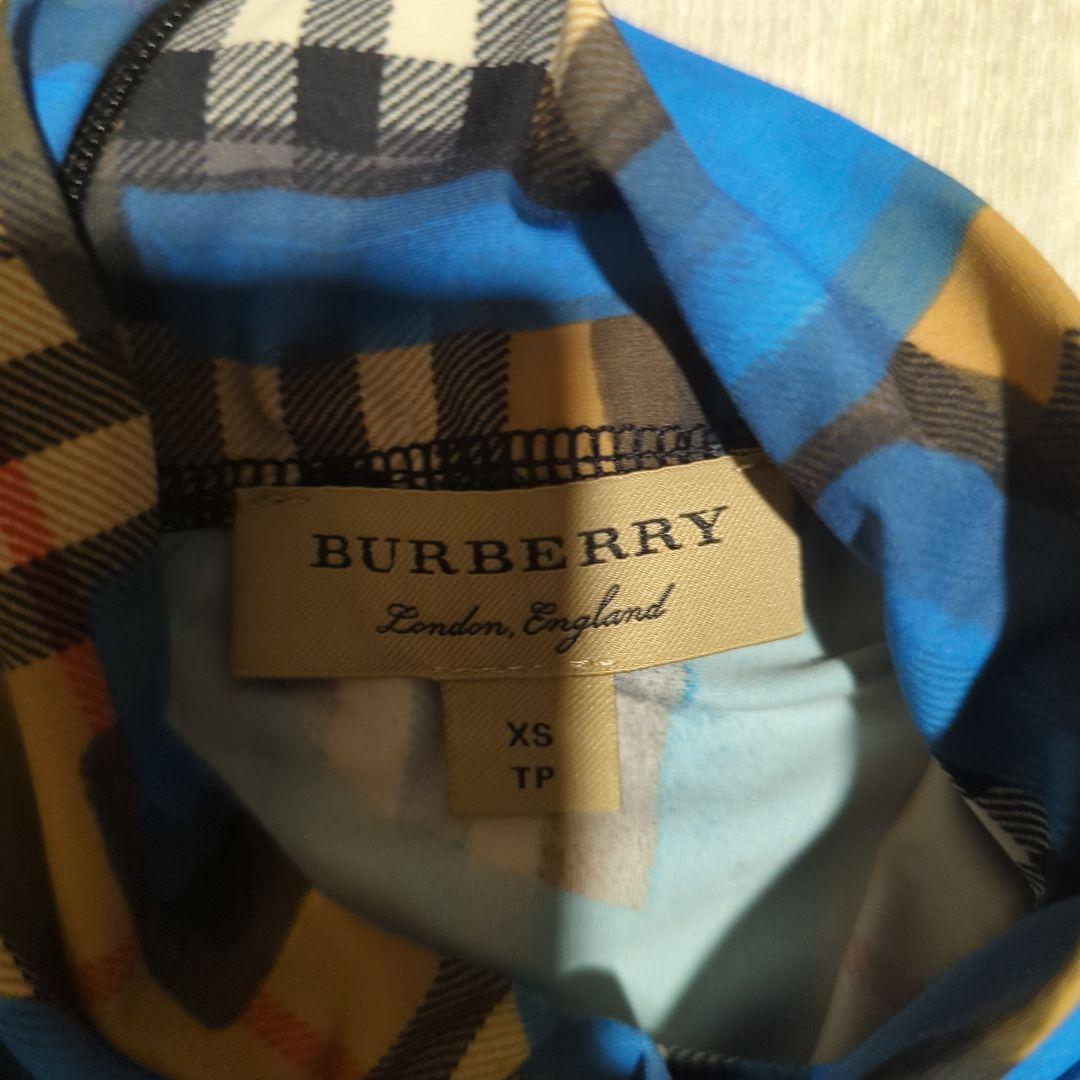 BLACKPINK　JENNIE着用　BURBERRYボディースーツ