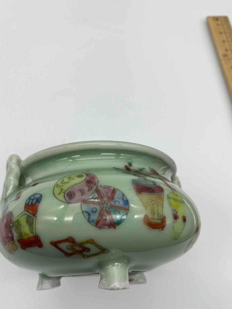 清光緒時代 豆青釉皮球花双系耳三足香炉　【旧家蔵出し】　精密繊細(E-54)