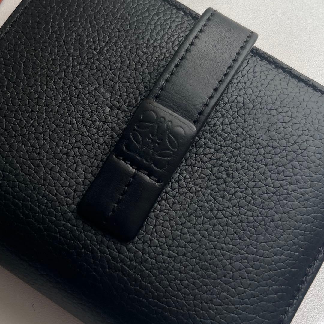124 極上美品 LOEWE ロエベ 2つ折り財布