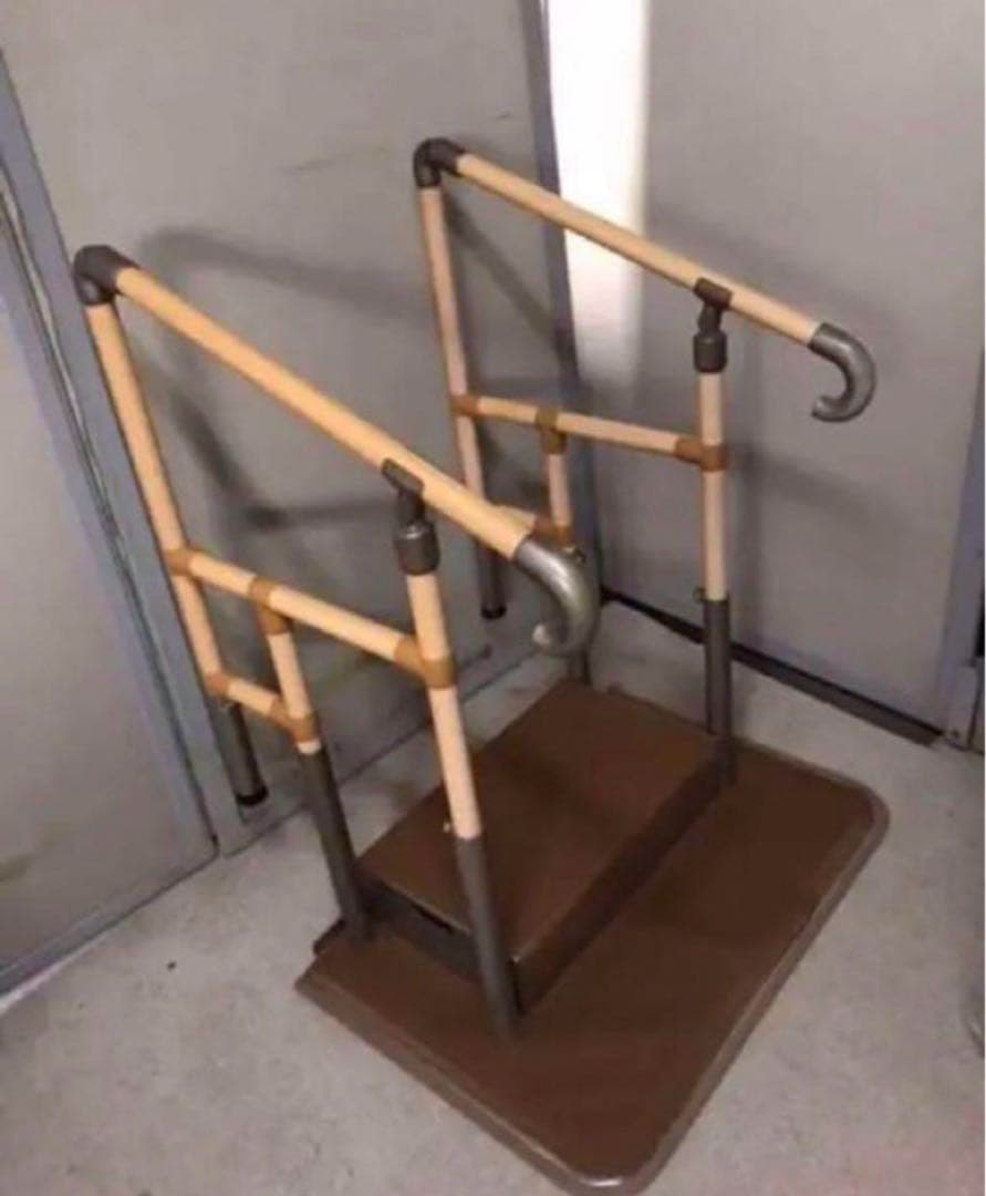 手すり　玄関あがりかまち手すり　両手　ステップ台付き　中古品　2