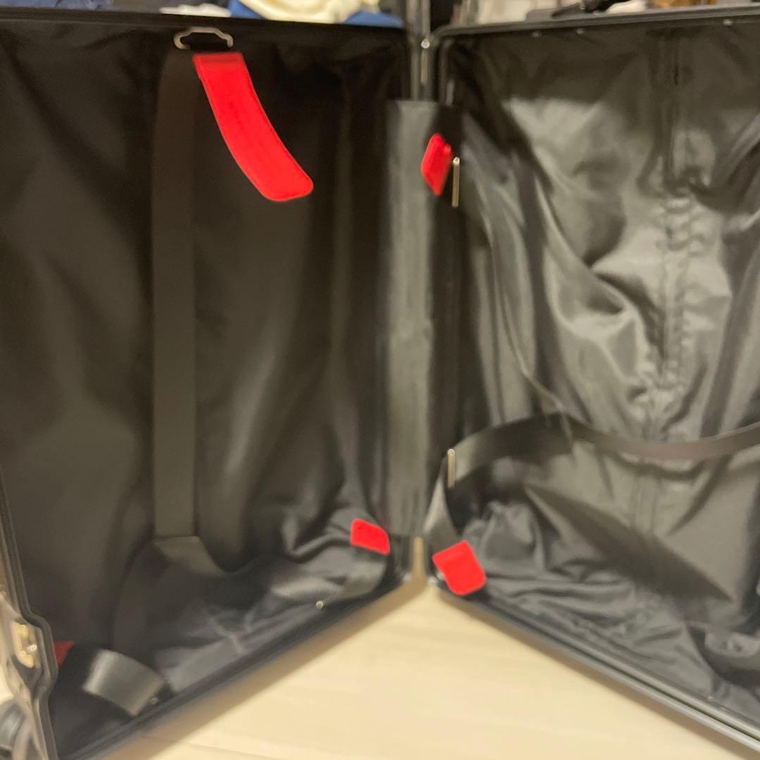 イノベーター　ブラック36L アルミスーツケース