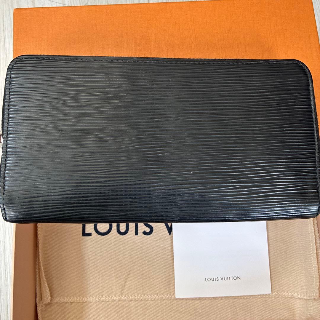 LOUIS VUITTON ジッピーウォレット エピ ラウンドファスナー