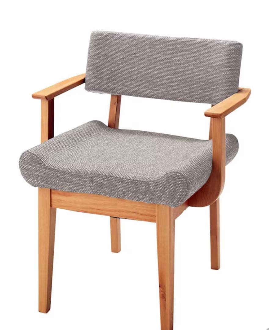 アルダー材のダイニングチェア肘付き