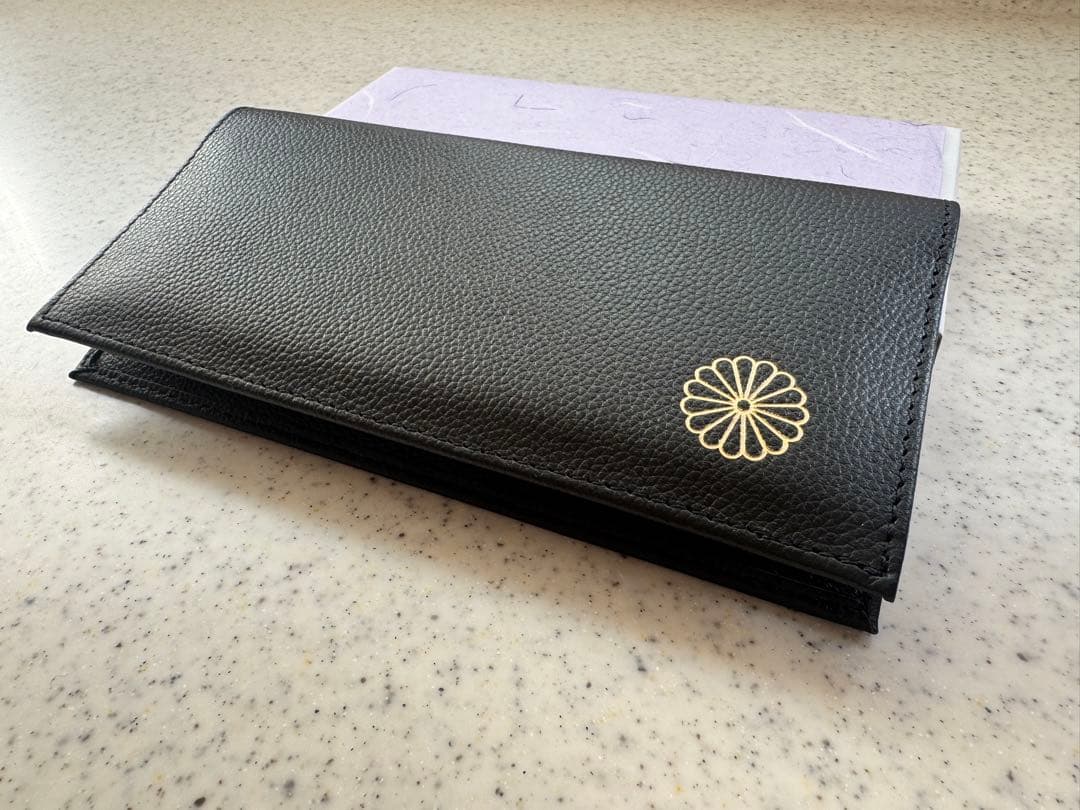 【新品】皇居 東御苑　本革 菊の紋入り ブラック 黒　長財布　菊葉文化協会　財布
