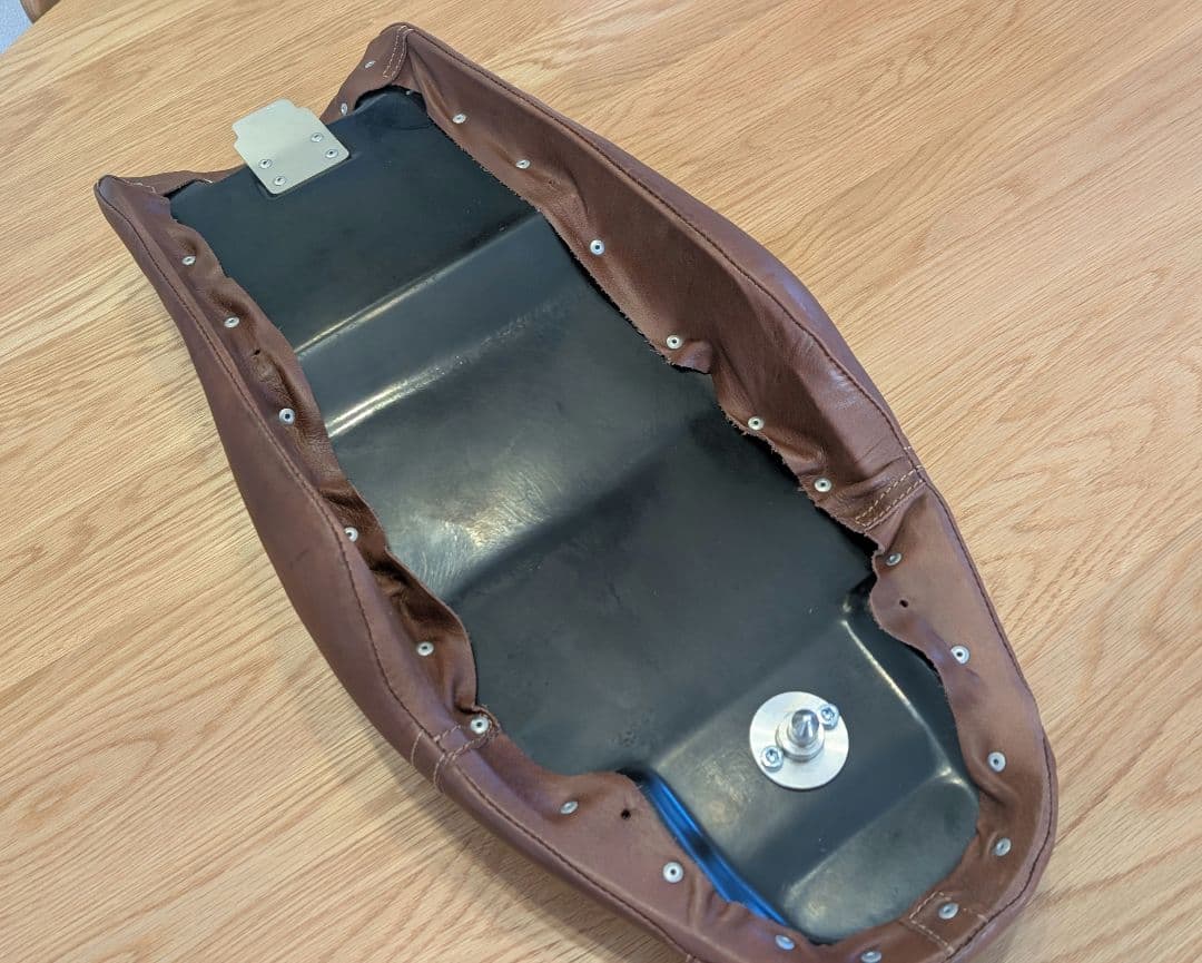 【新品未使用】ドゥカティ スクランブラー 本革シート motor rock