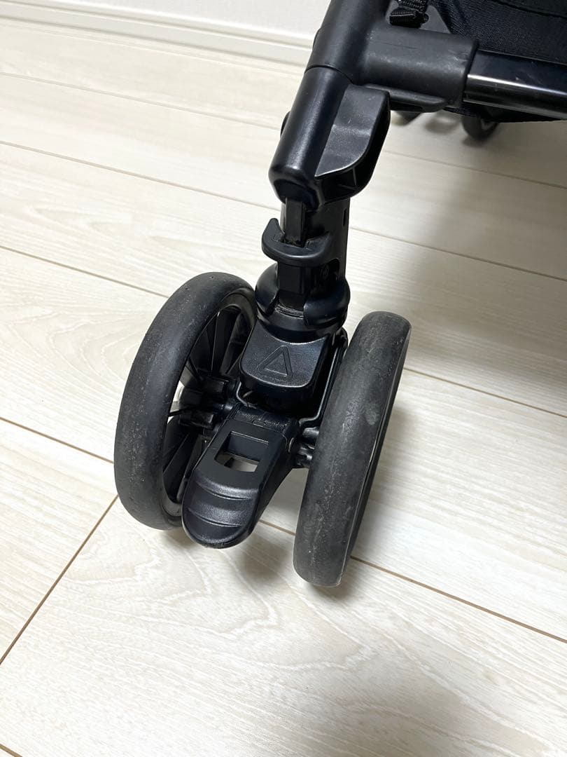 Combi コンビ スゴカル4キャスコンパクトエッグショック アドミラルグレー