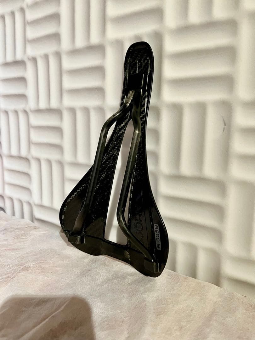 【希少•完売品】BJORN 軽量 カーボンサドル 85g Sedloビョルン