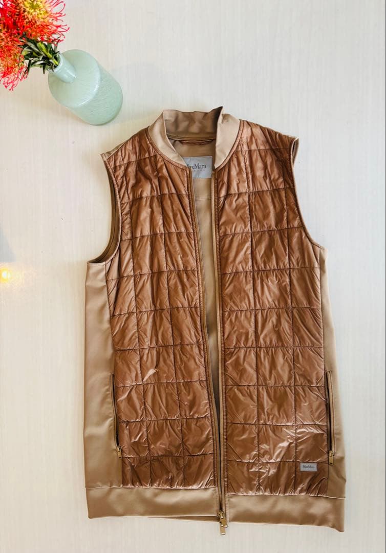 マックスマーラ　ベージュ キルティング ノースリーブ ダウンベスト