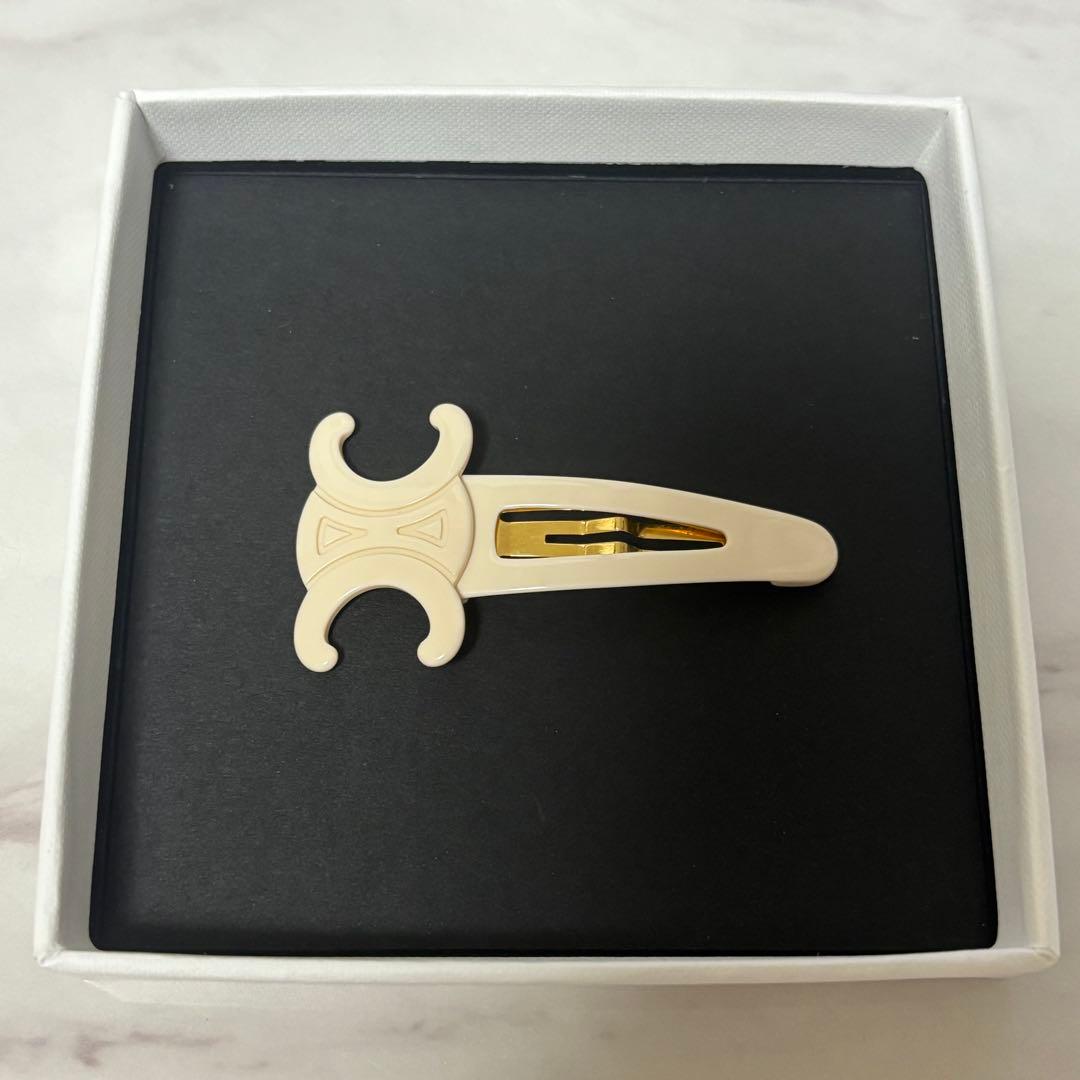 セリーヌ　ヘアクリップ　アイボリー