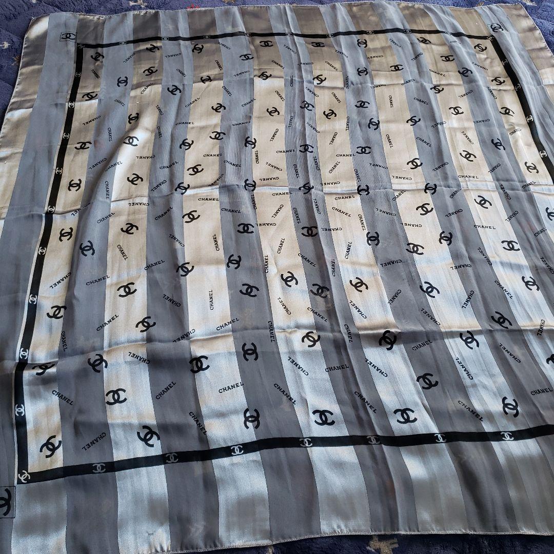 CHANEL シルクスカーフ グレー・シルバー