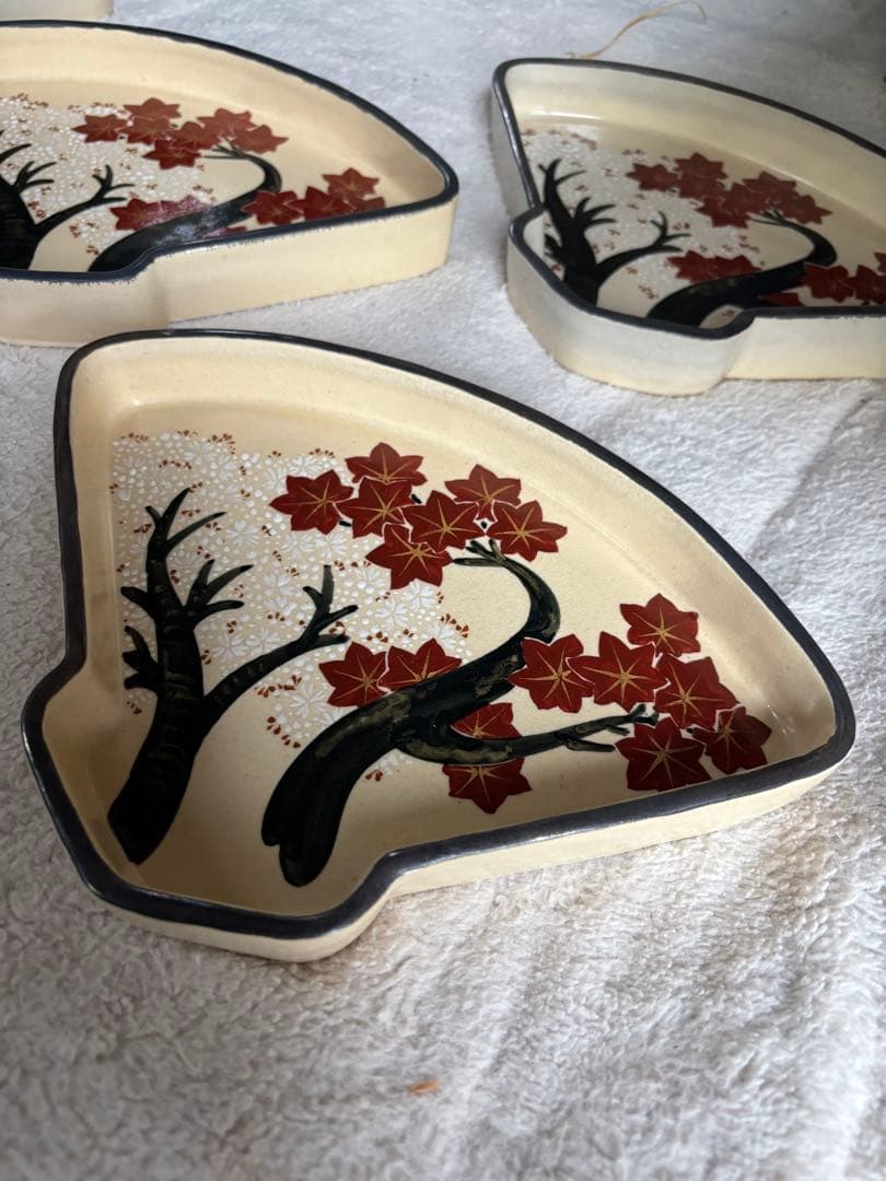 【希少】清水六兵衛作／扇型銘々皿（桜と紅葉柄）昭和期 京焼 箱付き