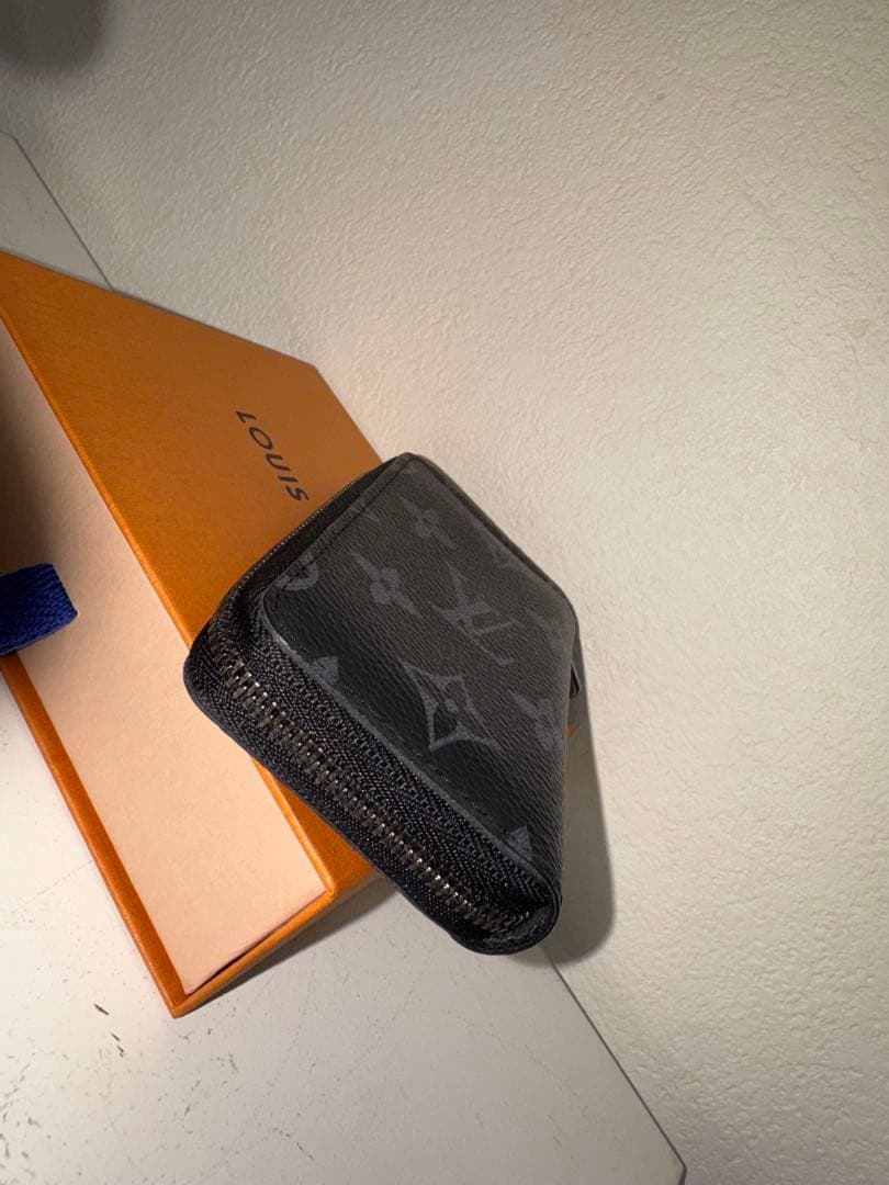 ルイヴィトン ジッピー・パースヴェルティカルM81662