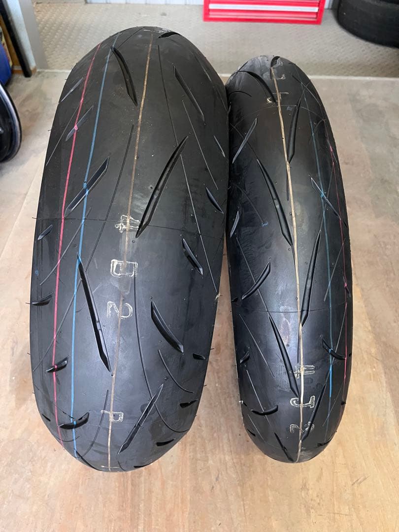 前後セット　DUNLOP 120/70ZR17 180/55ZR17
