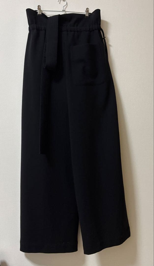 ENFOLD 黒 ONE-SHOULDER SARROUEL TROUSERS