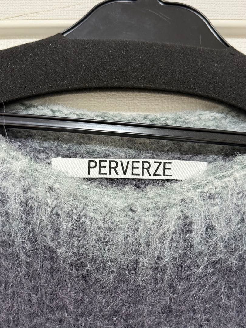 トップス PERVERZE Gradient Stripe Top and Scarf