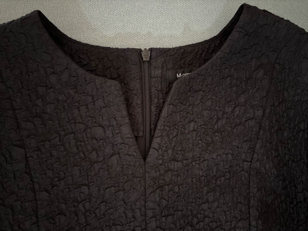 2024 エムプルミエ　キーネックフレアブラウス　ブレンヘイム