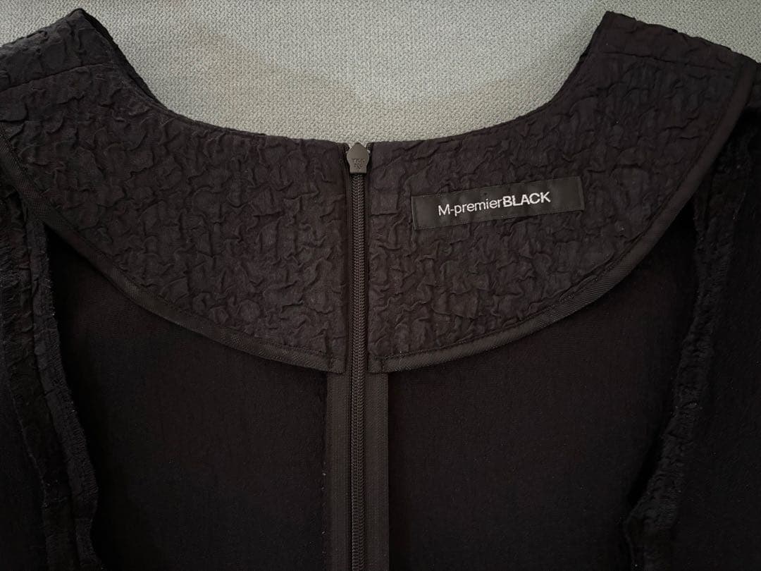 2024 エムプルミエ　キーネックフレアブラウス　ブレンヘイム