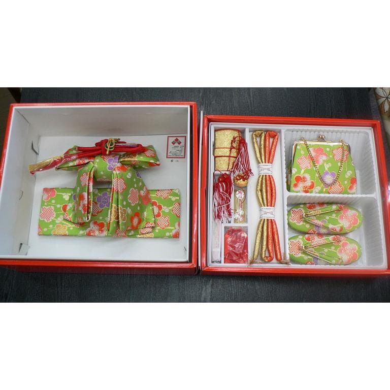 七五三、3歳用、Ｓサイズ祝帯ハコセコセット。16、若草色に梅柄。