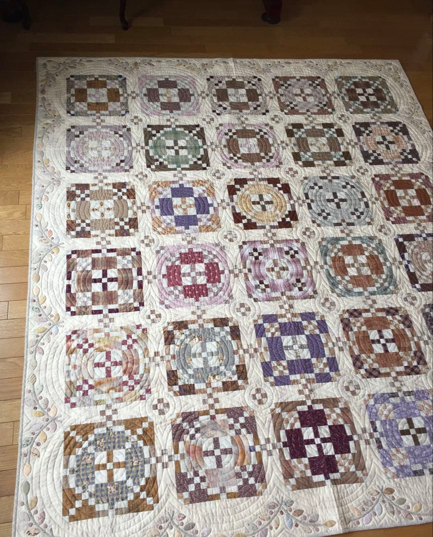 パッチワークキルト　タペストリー　ベッドカバーサイズ