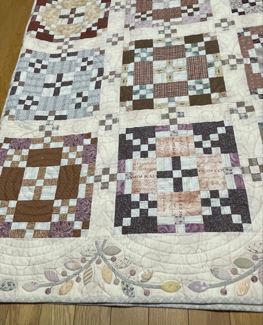 パッチワークキルト　タペストリー　ベッドカバーサイズ