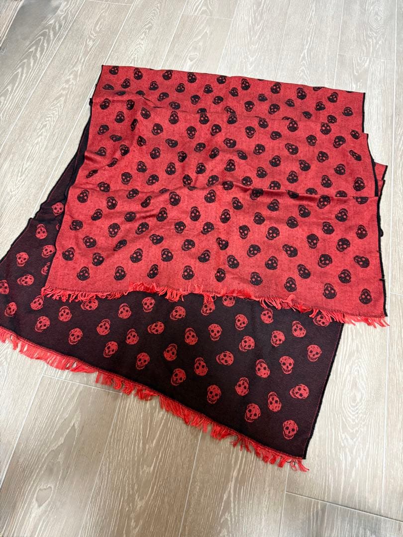 【美品】アレキサンダーマックイーン スカル柄ストール 赤黒　マフラー